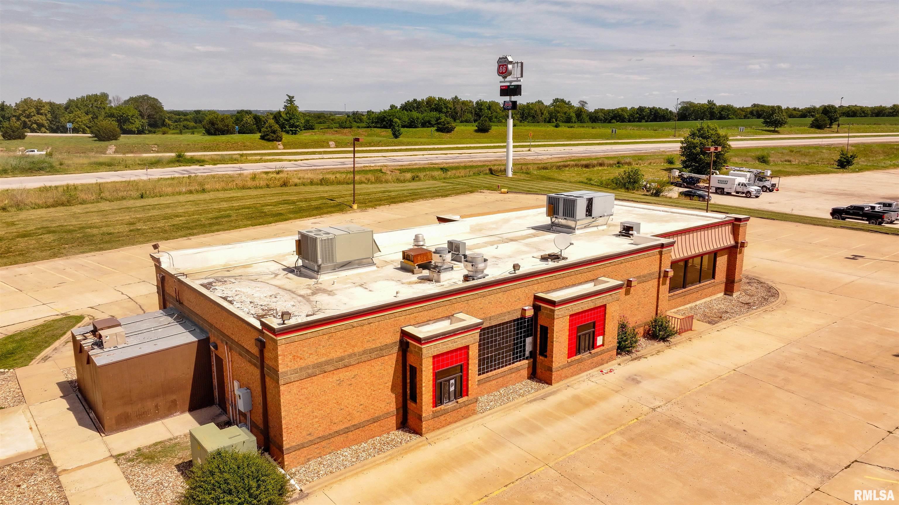 2 Cieten Plaza Barry, IL 62312 - Photo 5 of 52