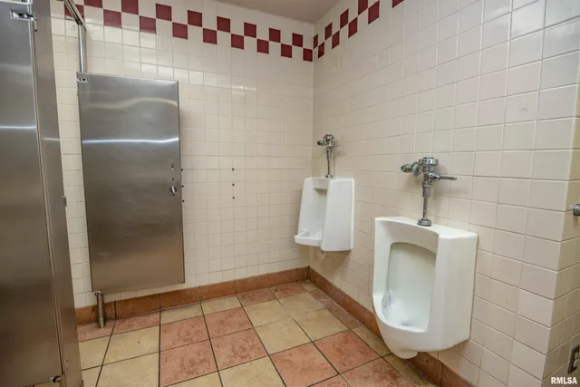 $800,000 | 2 Cieten Plaza, Barry, IL 62312