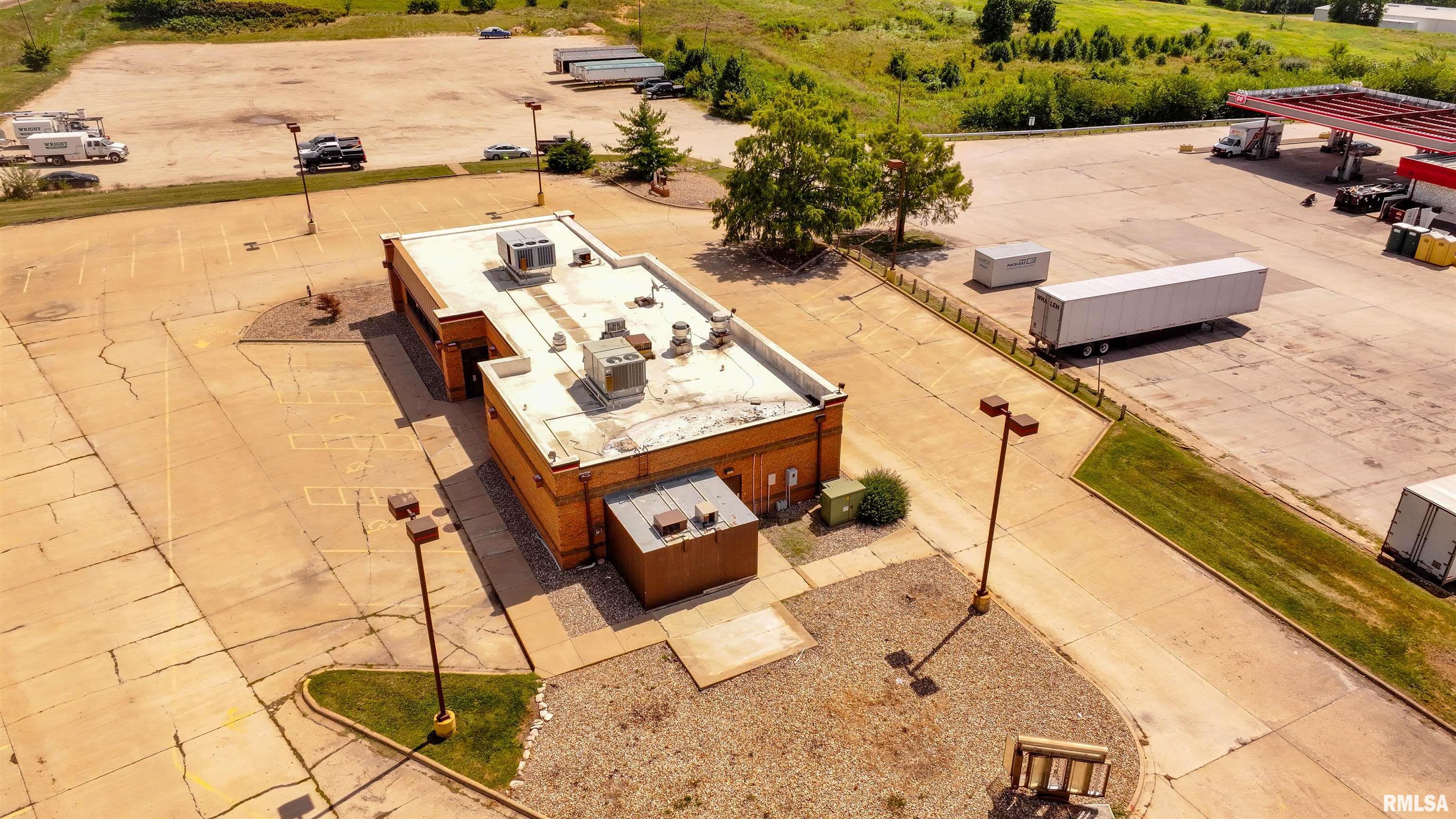 2 Cieten Plaza Barry, IL 62312 - Photo 8 of 52