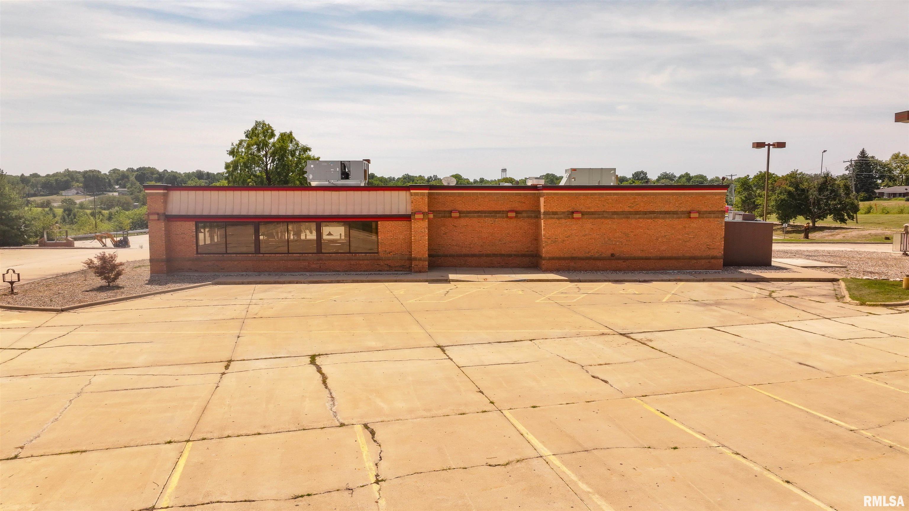 2 Cieten Plaza Barry, IL 62312 - Photo 9 of 52