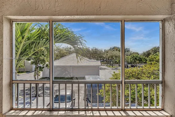 $2,395 | 2881 North Oakland Forest Drive, Unit 212, Oakland Park, FL 33309