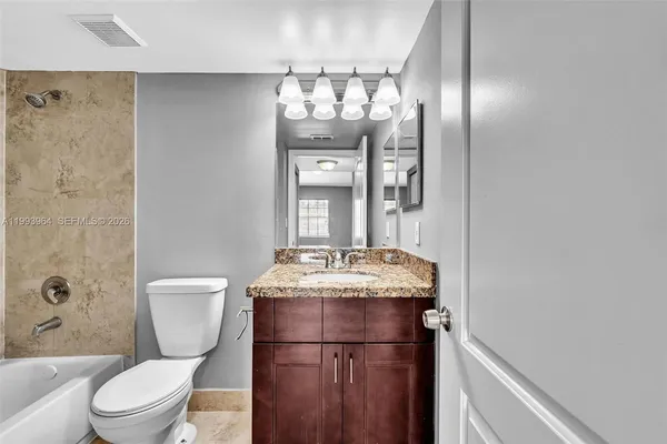 $2,395 | 2881 North Oakland Forest Drive, Unit 212, Oakland Park, FL 33309