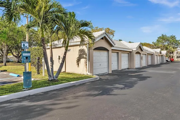 $2,395 | 2881 North Oakland Forest Drive, Unit 212, Oakland Park, FL 33309