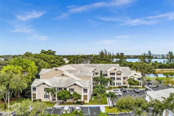 $2,395 | 2881 North Oakland Forest Drive, Unit 212, Oakland Park, FL 33309