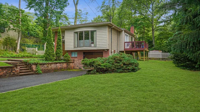 $680,000 | 6 Sycamore Place, Smithtown, NY 11787