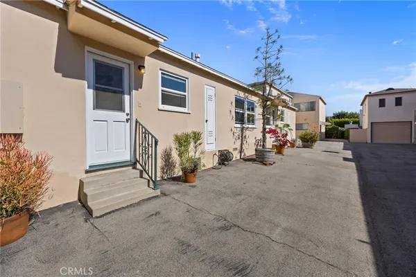 a view of a house with garage
