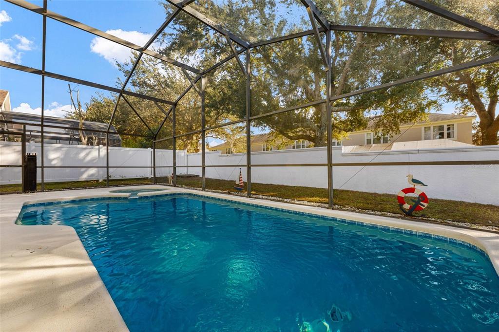 2627 Oneida Loop Kissimmee, FL 34747 - Photo 4 of 32 a view of a backyard