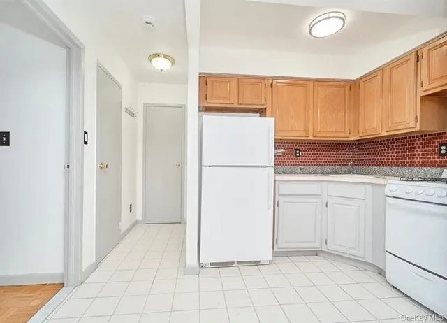 $1,589,000 | 56-09 Van Cleef Street | South Corona