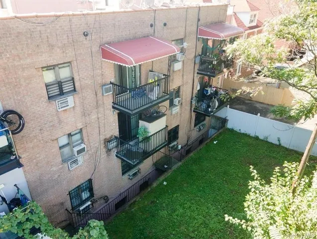 $1,589,000 | 56-09 Van Cleef Street | South Corona