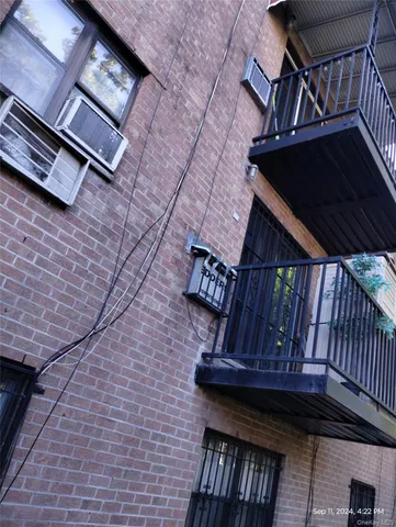 $1,589,000 | 56-09 Van Cleef Street | South Corona