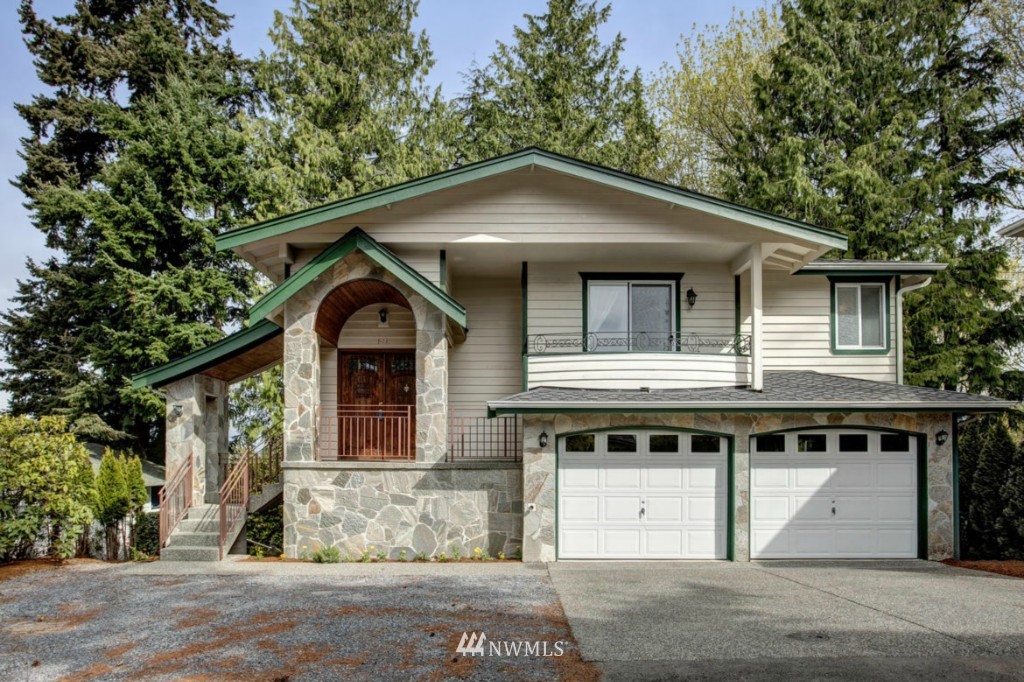 811 Edmonds Street Edmonds, WA 98020 - Photo 1 of 24