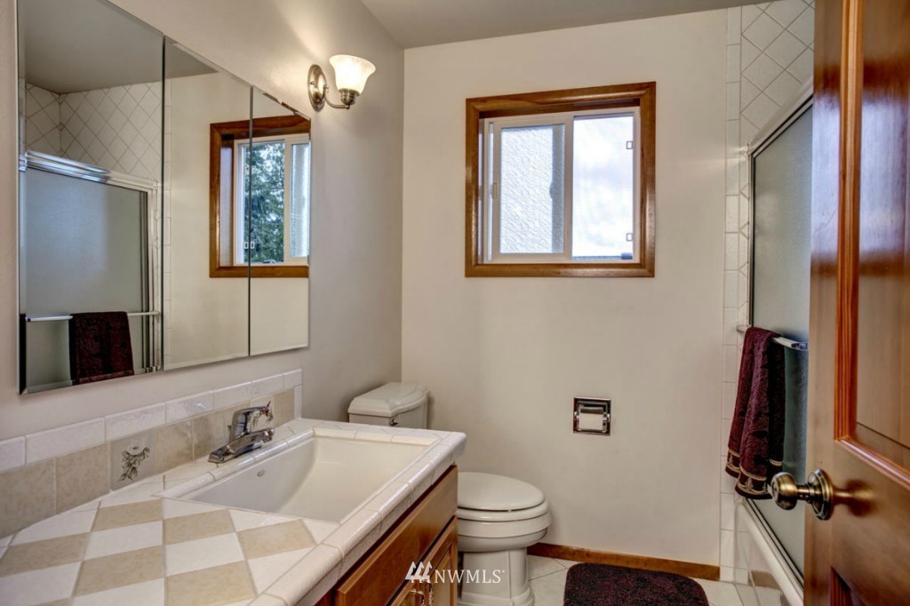 811 Edmonds Street Edmonds, WA 98020 - Photo 14 of 24