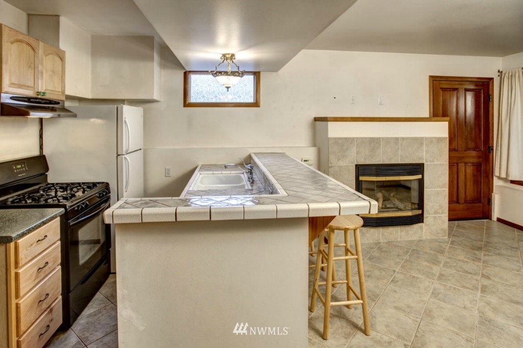 811 Edmonds Street Edmonds, WA 98020 - Photo 17 of 24