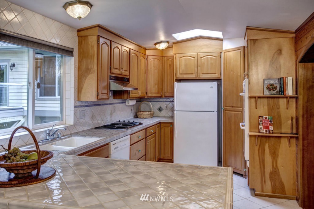 811 Edmonds Street Edmonds, WA 98020 - Photo 6 of 24