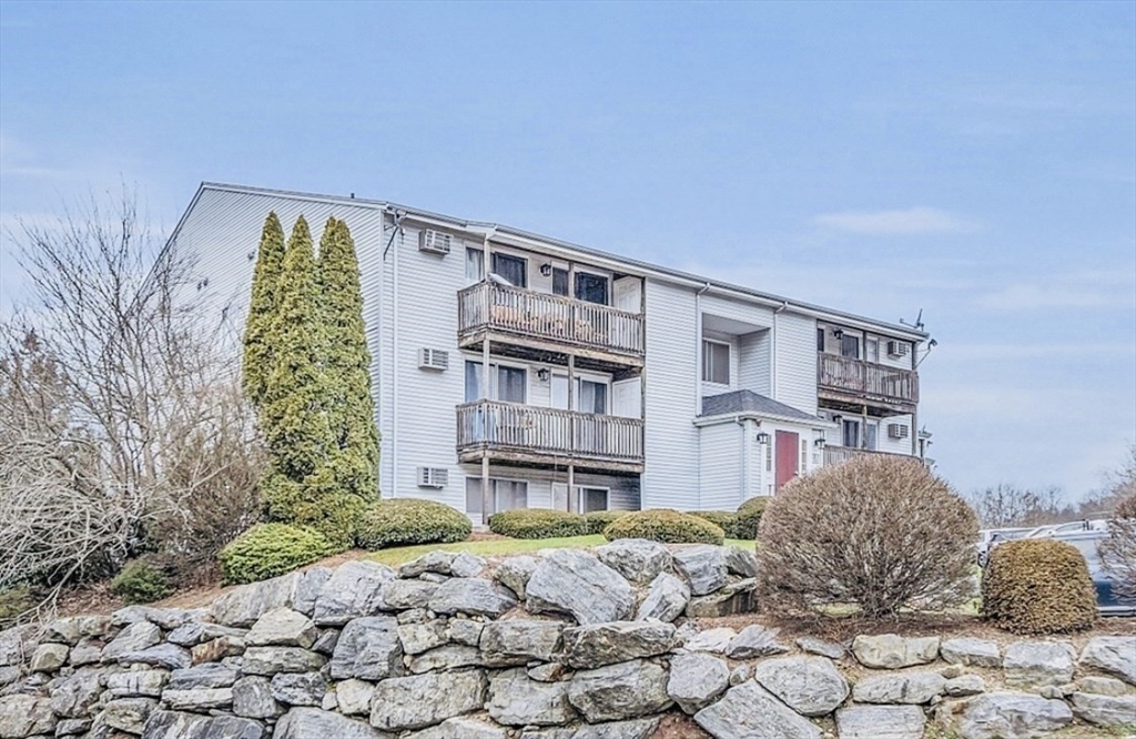 11 Gibbs Street, Unit A6 Worcester, MA 01607 - Photo 1 of 14 a front view of a building