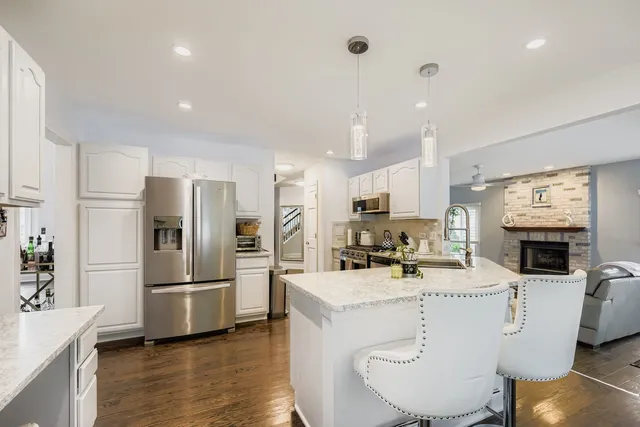 $3,800 | 53 Falcon Place, Westmont, IL 60559