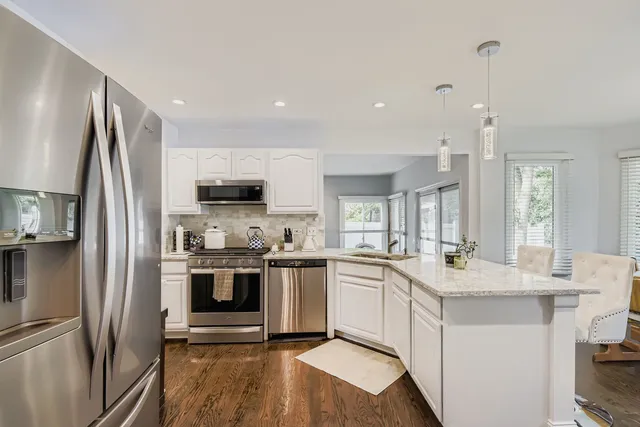 $3,800 | 53 Falcon Place, Westmont, IL 60559