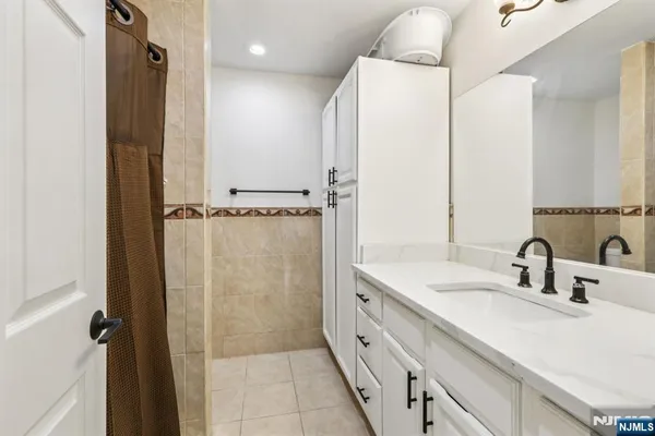 $589,000 | 400 Crown Court, Unit 561, Edgewater, NJ 07020