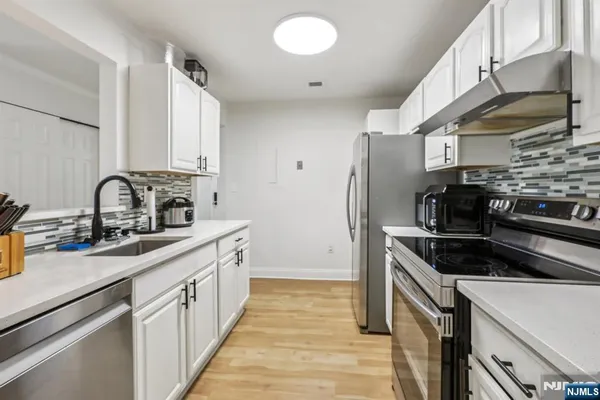 $589,000 | 400 Crown Court, Unit 561, Edgewater, NJ 07020