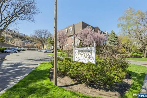 $589,000 | 400 Crown Court, Unit 561, Edgewater, NJ 07020