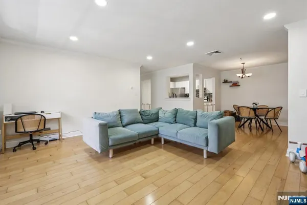 $589,000 | 400 Crown Court, Unit 561, Edgewater, NJ 07020