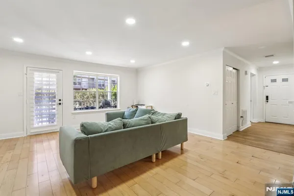 $589,000 | 400 Crown Court, Unit 561, Edgewater, NJ 07020