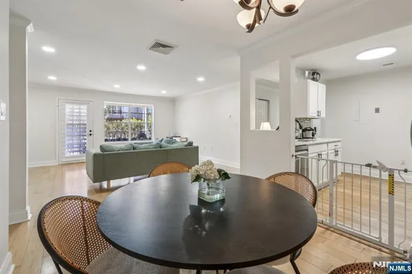 $589,000 | 400 Crown Court, Unit 561, Edgewater, NJ 07020