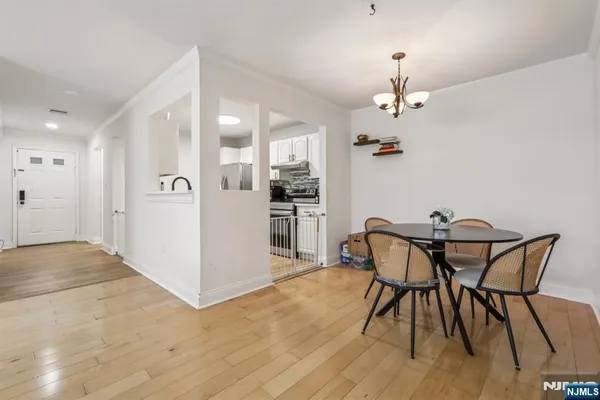 $589,000 | 400 Crown Court, Unit 561, Edgewater, NJ 07020