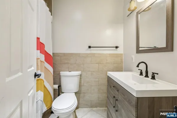 $589,000 | 400 Crown Court, Unit 561, Edgewater, NJ 07020