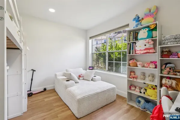 $589,000 | 400 Crown Court, Unit 561, Edgewater, NJ 07020