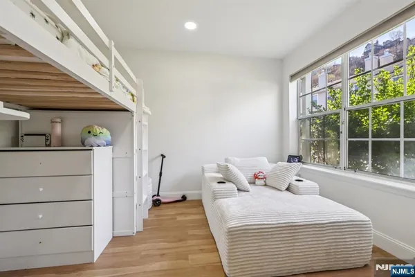 $589,000 | 400 Crown Court, Unit 561, Edgewater, NJ 07020