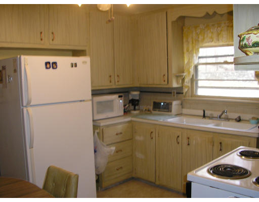 47 Knowles Road Worcester, MA 01602 - Photo 3 of 9 Gallery Image 3