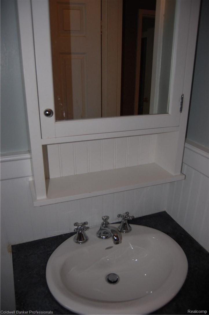 1751 Graefield Road, Unit 119 Birmingham, MI 48009 - Photo 15 of 21 Updated Bath