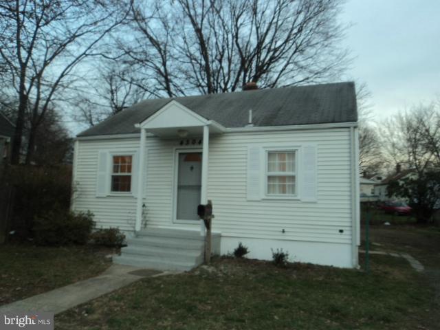 4304 Randolph Road Silver Spring, MD 20906 - Photo 8 of 14 a front view of a house with a garden