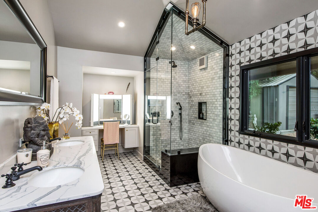 4531 Noeline Way Encino, CA 91436 - Photo 16 of 41