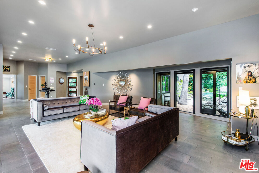 4531 Noeline Way Encino, CA 91436 - Photo 19 of 41