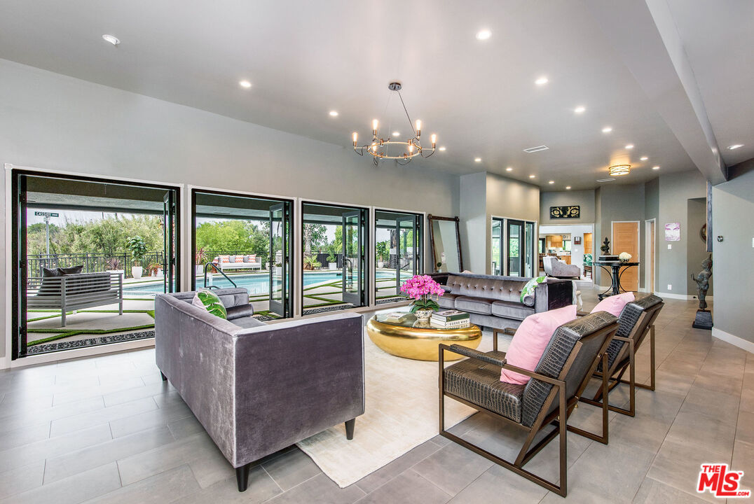 4531 Noeline Way Encino, CA 91436 - Photo 20 of 41