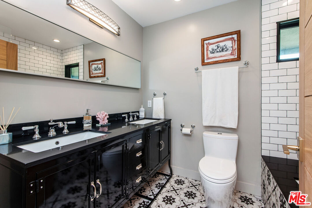 4531 Noeline Way Encino, CA 91436 - Photo 23 of 41