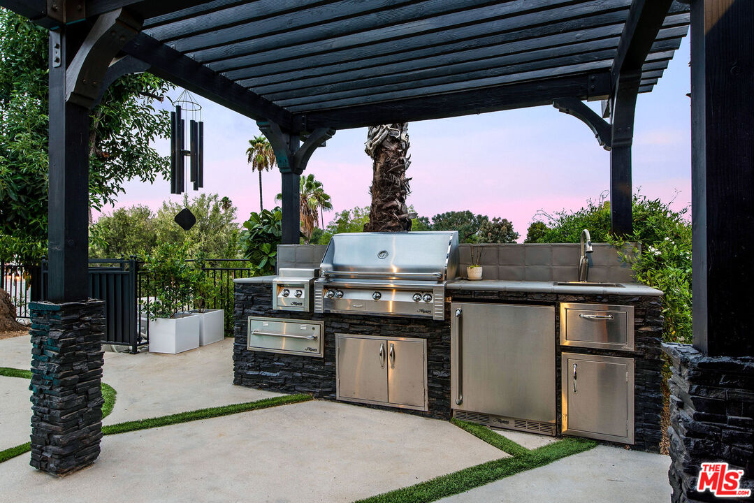 4531 Noeline Way Encino, CA 91436 - Photo 32 of 41