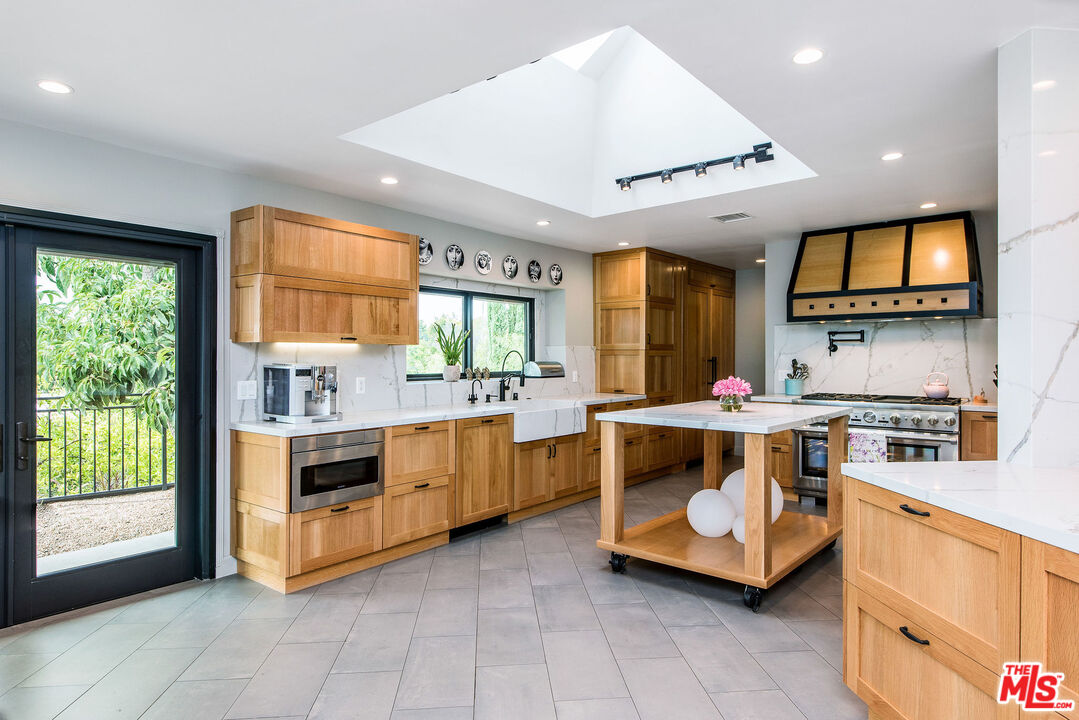 4531 Noeline Way Encino, CA 91436 - Photo 9 of 41