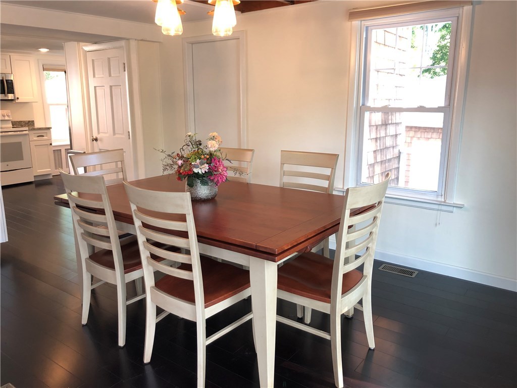 73 Melbourn Road Warwick, RI 02886 - Photo 12 of 22