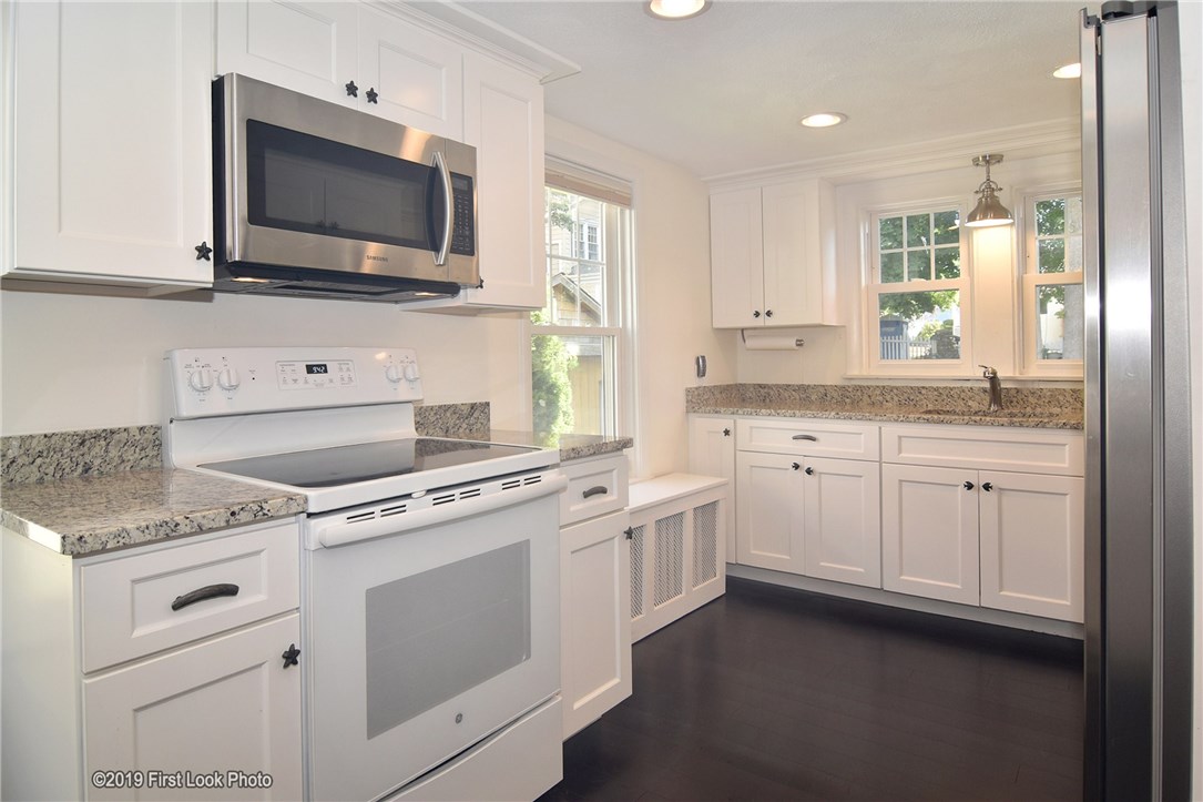 73 Melbourn Road Warwick, RI 02886 - Photo 13 of 22