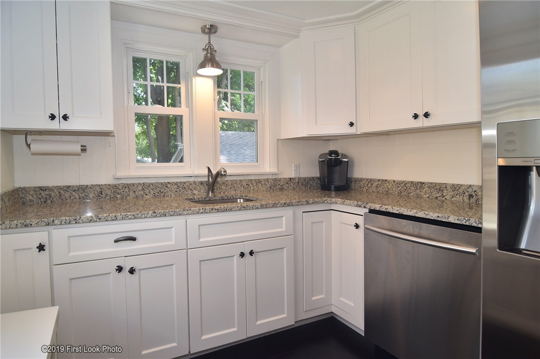 73 Melbourn Road Warwick, RI 02886 - Photo 14 of 22