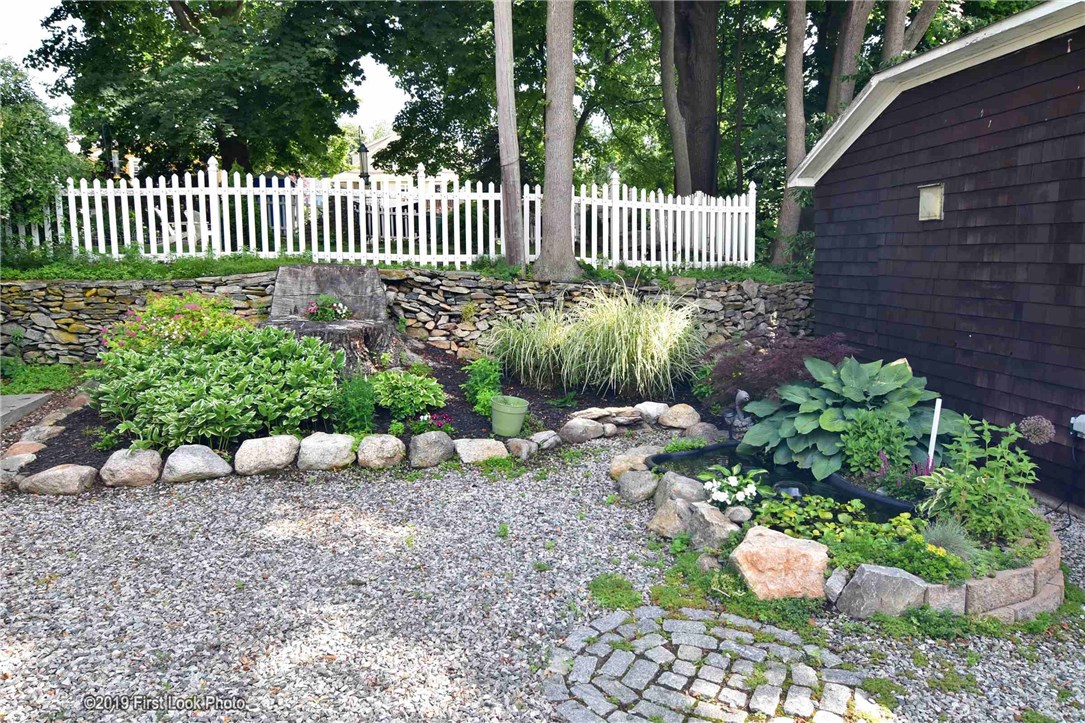 73 Melbourn Road Warwick, RI 02886 - Photo 4 of 22