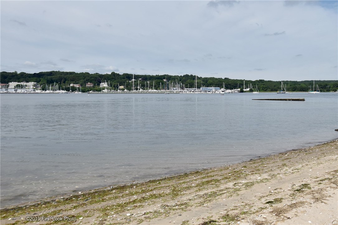 73 Melbourn Road Warwick, RI 02886 - Photo 8 of 22