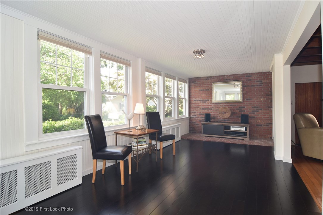 73 Melbourn Road Warwick, RI 02886 - Photo 9 of 22