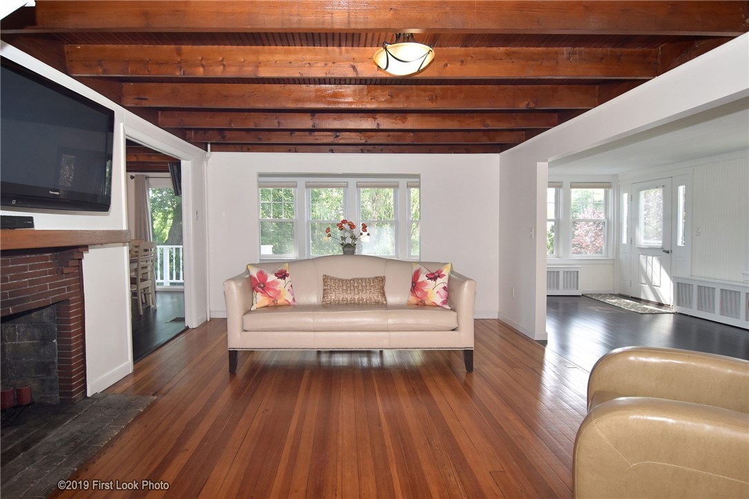 73 Melbourn Road Warwick, RI 02886 - Photo 10 of 22