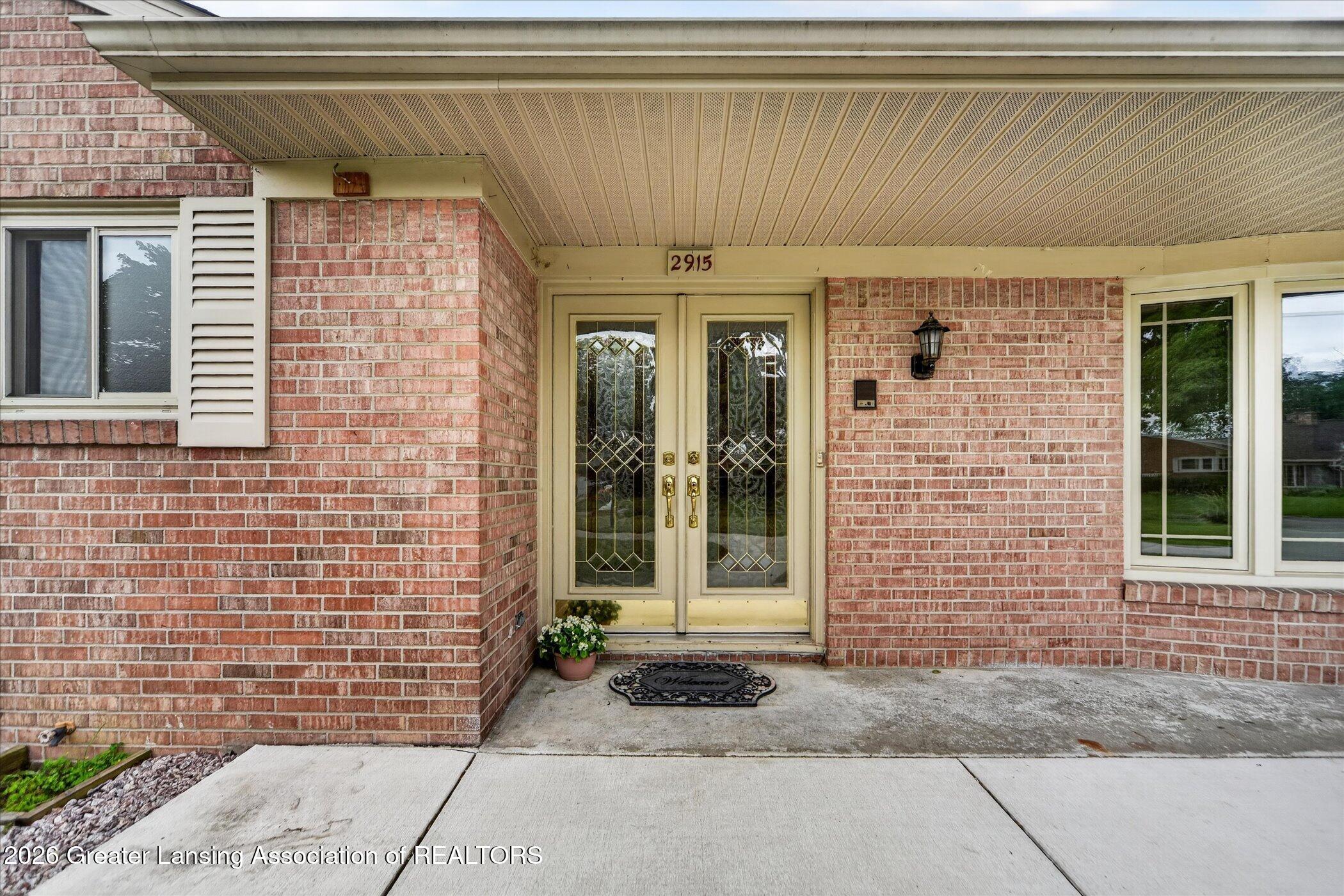 2915 North Cambridge Road Lansing, MI 48911 - Photo 5 of 36 4