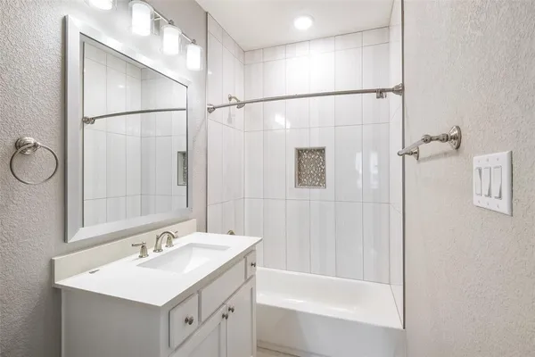 $2,850 | 2133 Lovedale Avenue, Dallas, TX 75235