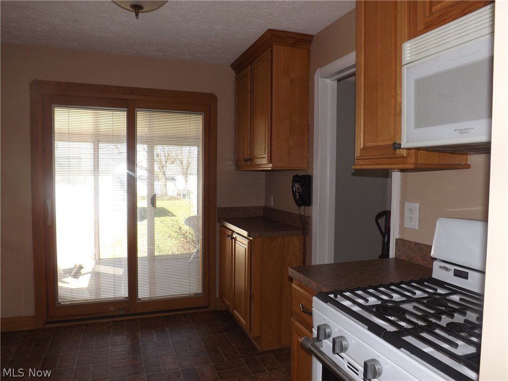 13303 Thraves Road Garfield Heights, OH 44125 - Photo 4 of 18